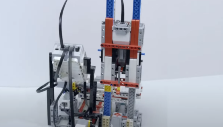 Shkencëtarët kanë bërë një makinë me Lego që mund të krijojë lëkurën e njeriut (VIDEO)