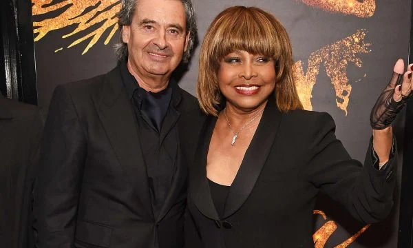 Historia unike e dashurisë së Tina Turner, si bashkëshorti 16 vjet më i ri i dhuroi veshkën dhe i riktheu lumturinë