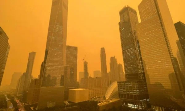 Pamje apokaliptike, Nju Jorku mbulohet nga mjegulla