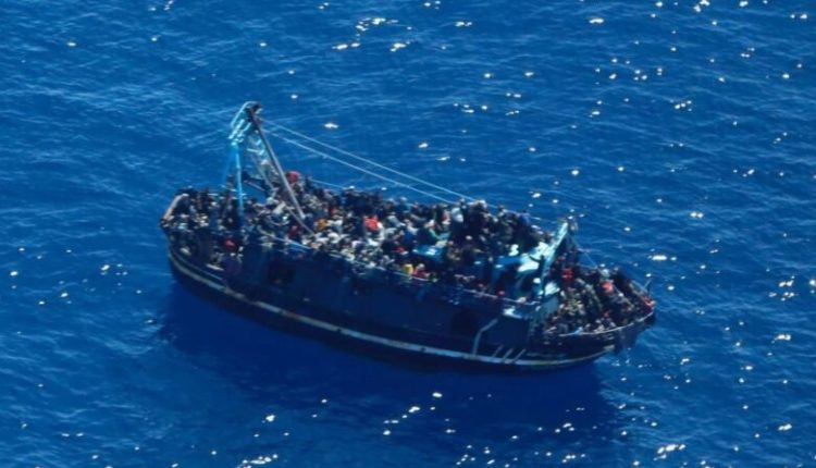 Fundosja e anijes në Greqi/ OKB: Deri në 500 persona ende të zhdukur