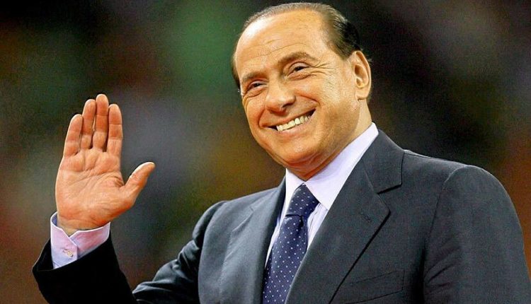 Gazetarja shqiptare rrëfen bisedat me Berlusconin: I bindur se do jetonte 120 vjet