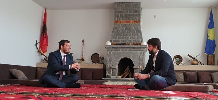 Hoxhë Behar Mjekiqi: Flamuri kombëtar mbron historinë dhe ne do ta mbrojmë edhe me gjak