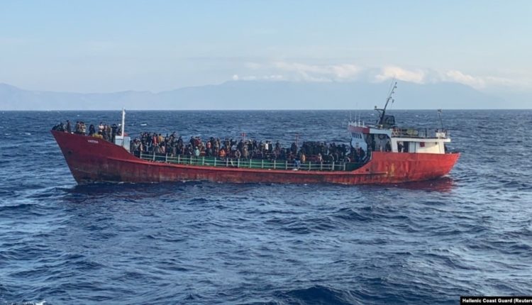 Rrezikonin mbytjen, shpëtohen mbi 100 emigrantë nga Libia në ujrat e Mesdheut