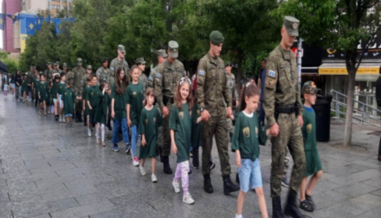 Dita e Çlirimit të Prishtinës, mbahet parada e fëmijëve së bashku me FSK-në