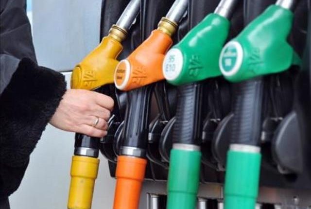 Bie nafta, çmimi i benzinave mbetet i njejtë