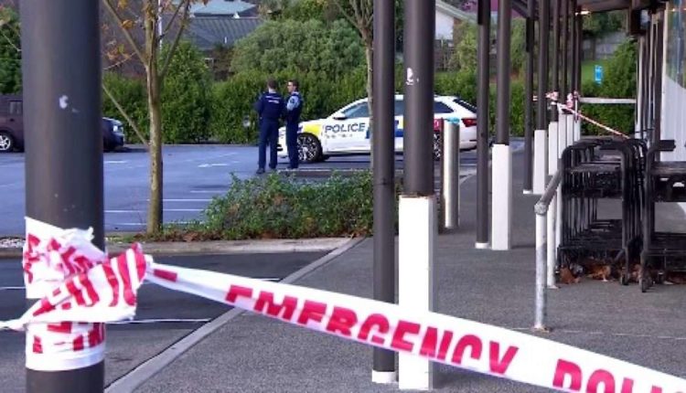 Katër të plagosur pasi një burrë me sëpatë sulmoi klientët në tri restorante në Zelandën e Re