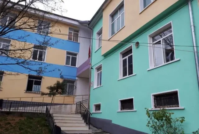 Helmimi i 30 banorëve në Bulqizë nga uji i pijshëm, vihet nën hetim një 64 vjeçar