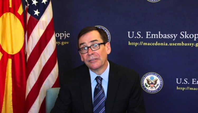 Ish ambasadori i SHBA-ve në Shkup: Ndryshimet kushtetuese janë zgjidhje për BE