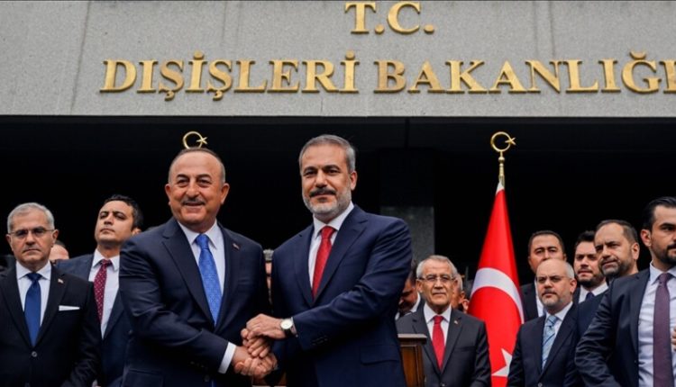 Ministri i ri i Jashtëm turk Hakan Fidan merr detyrën