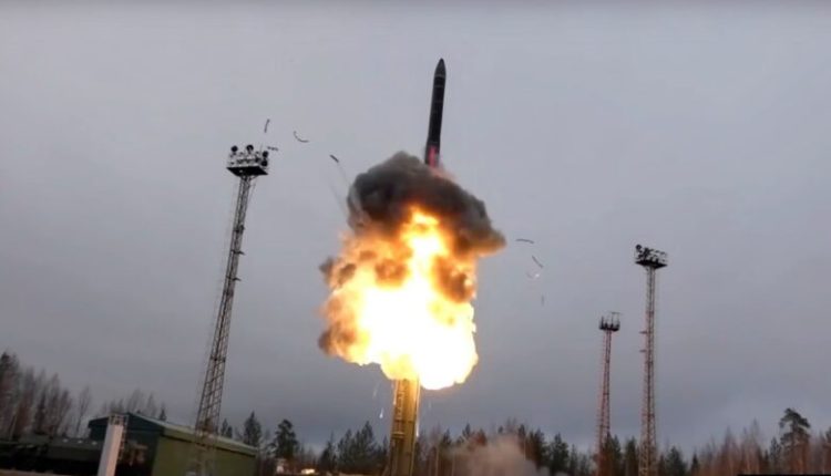 Koreja e Veriut lëshon dy raketa balistike