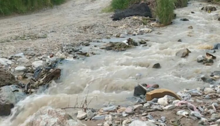 Diga përgjatë lumit Poroj mbetet në harresë, banorët druajnë nga përmbytjet