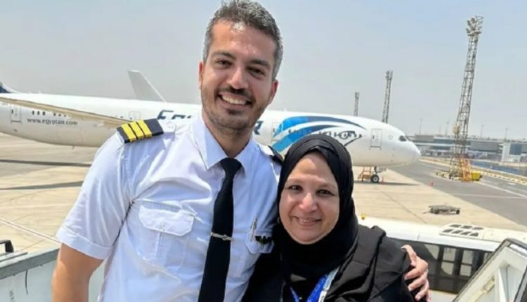 Piloti surprizon nënën, e dërgon në Haxhillëk në fluturimin e tij të parë