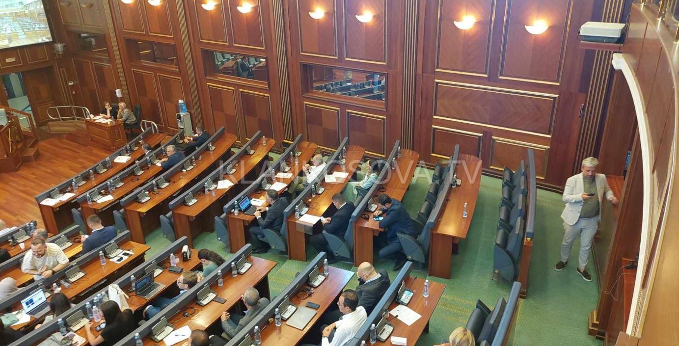Rifillon seanca pas dhunës së sotme në parlament Rifillon seanca pas dhunës së sotme në parlament