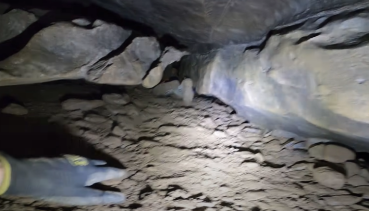 “Mendoj se e kam tepruar tani…” Ngeci në shpellë duke menduar se do të mund të dilte jashtë! (VIDEO)