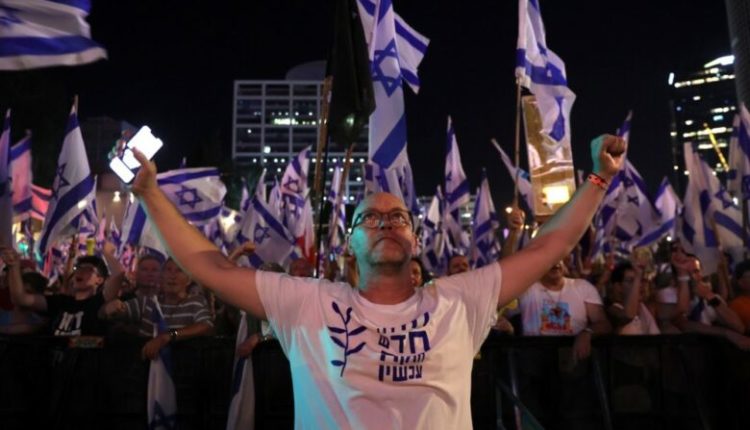 Izraelitët po kërkojnë shpëtim jashtë vendit për shkak të trazirave në vend