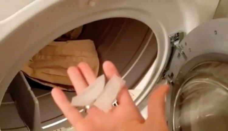 Asnjëherë mos i hekurosni më rrobat: Truku i thjeshtë që i heqë rrudhat brenda pak minutave