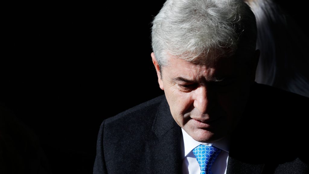 Kush largohet nga Ali Ahmeti, e humb rrugën! Kush largohet nga Ali Ahmeti, e humb rrugën!