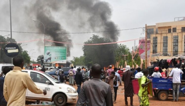 Niger, lideri i puçit synon qeveri transitore