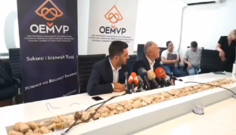 Bekteshi mbron Abdilaqim Ademin, sulmon ashpër VMRO-në dhe Mickovskin