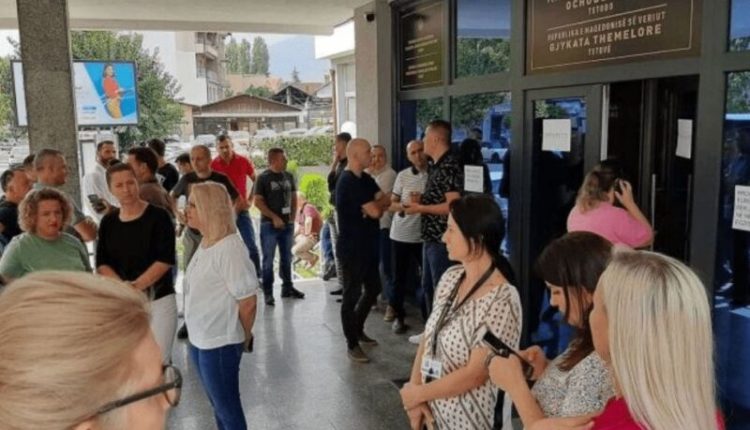 Proteston administrata gjyqësore në Tetovë, kërkojnë rritje të pagave sikur të gjykatësve
