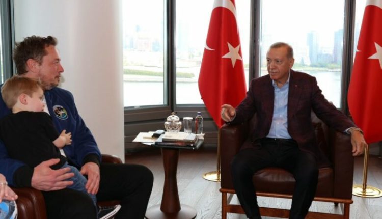 Në takimin me Erdoganin, Musk mori edhe djalin e tij – presidenti turk e pyeti se ku e ka gruan (VIDEO)