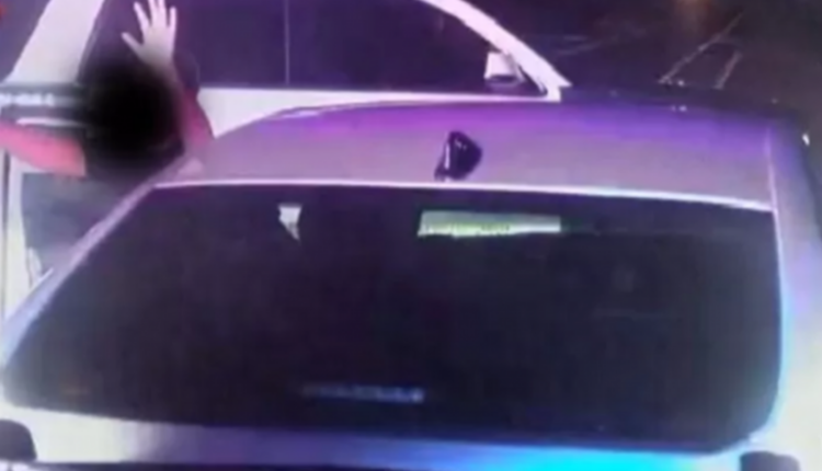 Policia në Florida tronditet kur zbuloi se shoferi që ndaluan në autostradë ishte një 10-vjeçar