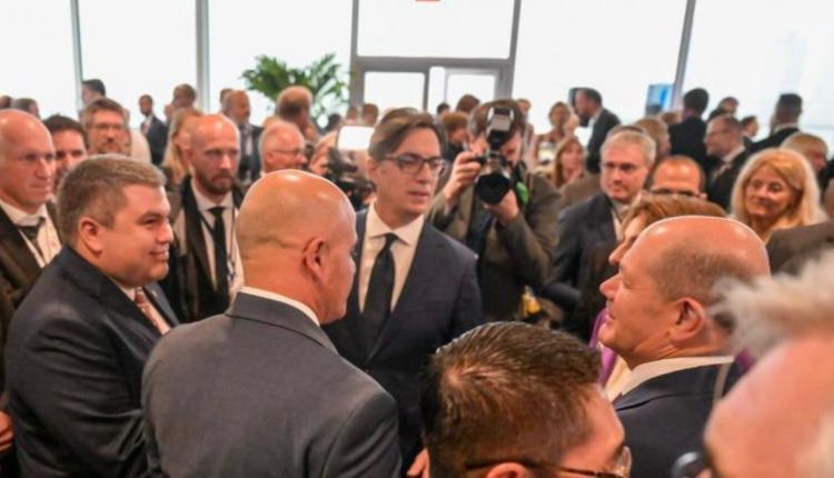 Dy të tretat e kreut shtetëror të Maqedonisë ndodhen në SHBA, kërkohet transparencë në harxhimin e parave shtetërore