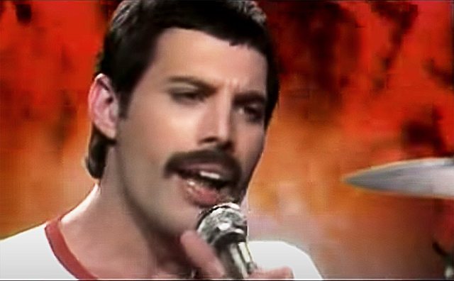 Çmenduri/ Krëhëri i mustaqeve të Freddie Mercury u shit për shumën marramendëse
