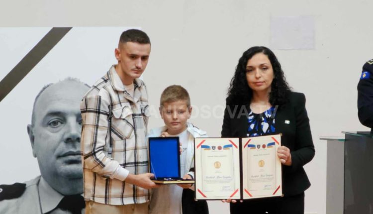 Polici Afrim Bunjaku shpallet hero i Kosovës