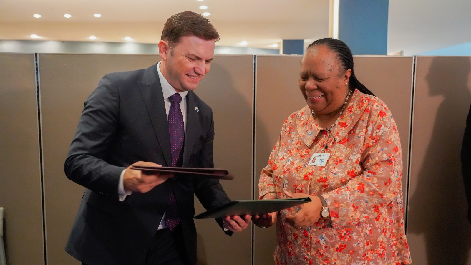 Maqedonia e Veriut dhe Afrika e Jugut vendosën marrëdhënie diplomatike