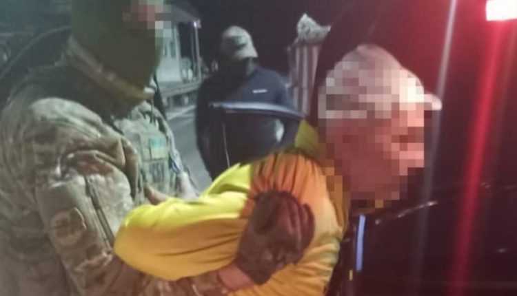 Ukraina në “luftë” edhe me korrupsionin – arrestohen disa zyrtarë që lëshonin dokumente false për t’i ikur luftës