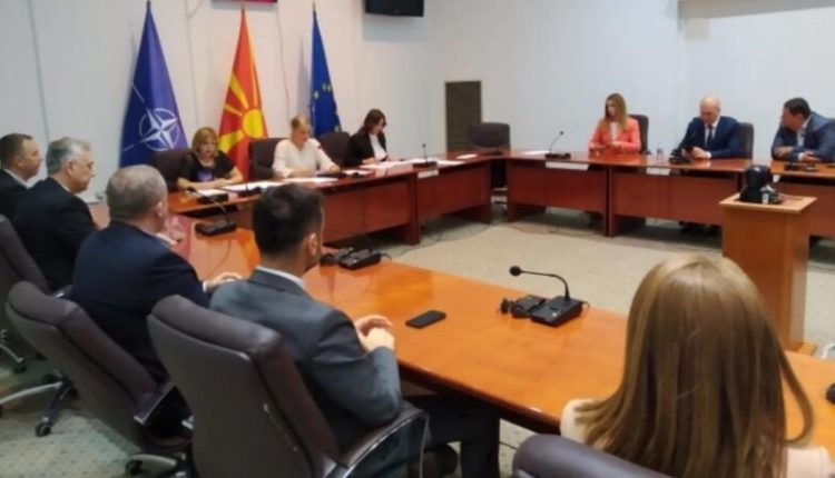 Deputetja Mizrahi është propozuar në krye të Komisionit Hetimor për Onkologjinë