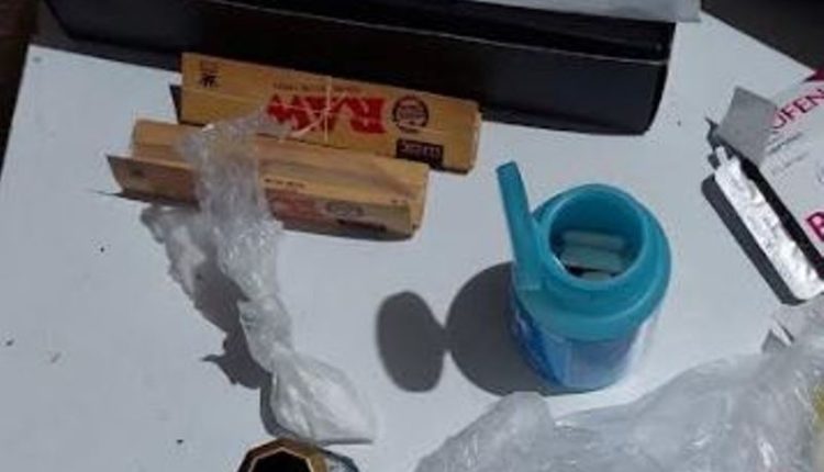 Vërmicë: Gjendet kokainë brenda në çamçakëza
