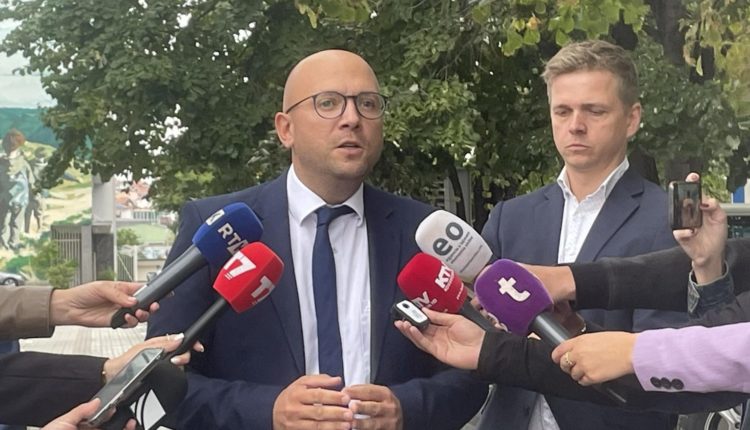 Sarrazin: Dënojmë sulmet kriminale e terroriste ndaj Policisë, jemi në anën tuaj