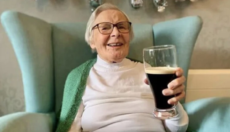 Sapo ka mbushur 104 vjeç, Kathleen: Pi birra dhe mos u marto!