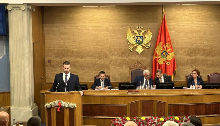 Pas një seance që zgjati gjithë natën, Mali i Zi bëhet me qeveri të re