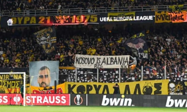 “Kosova është Shqipëri”, transparenti në ndeshjen AEK-Ajax “Kosova është Shqipëri”, transparenti në ndeshjen AEK-Ajax