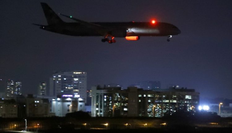 Operacioni sekret i evakuimit të shqiptarëve nga Izraeli, avioni charter mbërrin në Tiranë (FOTO)