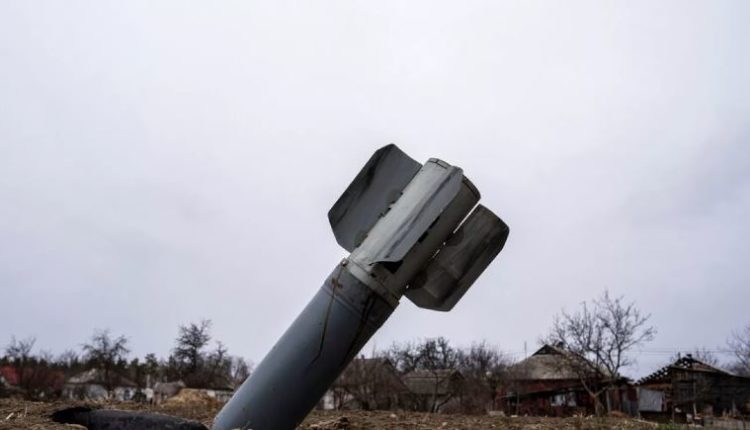 Zyrtari rus thotë se Ukraina ua granatoi një fshat rus me municione thërrmuese
