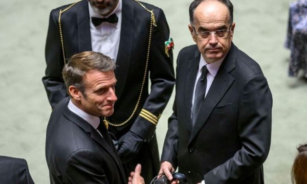 Mungoi në Samit, Macron vizitë zyrtare në Shqipëri, agjenda: Nga ceremonia zyrtare, te takimi “kokë më kokë” me Begajn Mungoi në Samit, Macron vizitë zyrtare në Shqipëri, agjenda: Nga ceremonia zyrtare, te takimi “kokë më kokë” me Begajn