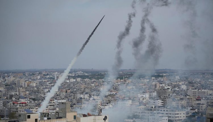 Izraeli thotë se ka rivendosur kontrollin e komuniteteve pranë Gazës