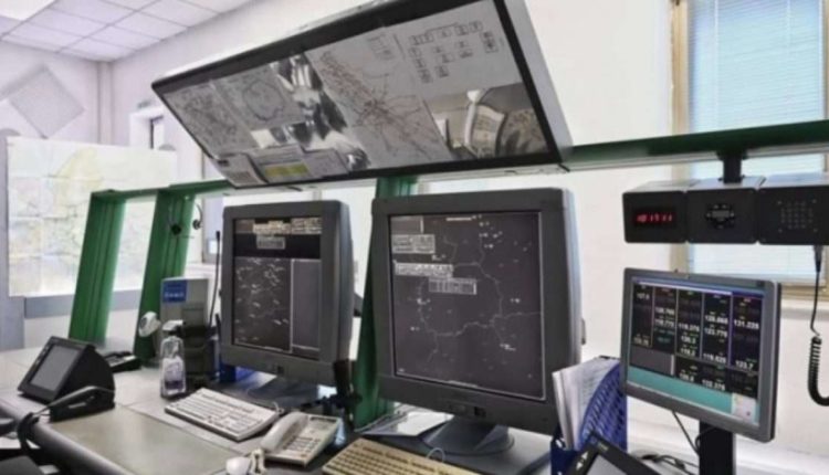 Kontrollorët e trafikut ajror në Maqedoni paralajmërojnë grevë më 12 tetor