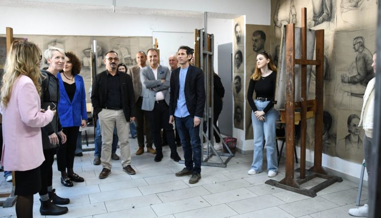 Në Fakultetin e Arteve të Universitetit të Tetovës do të ligjërojë artistja e njohur Nikol Stager