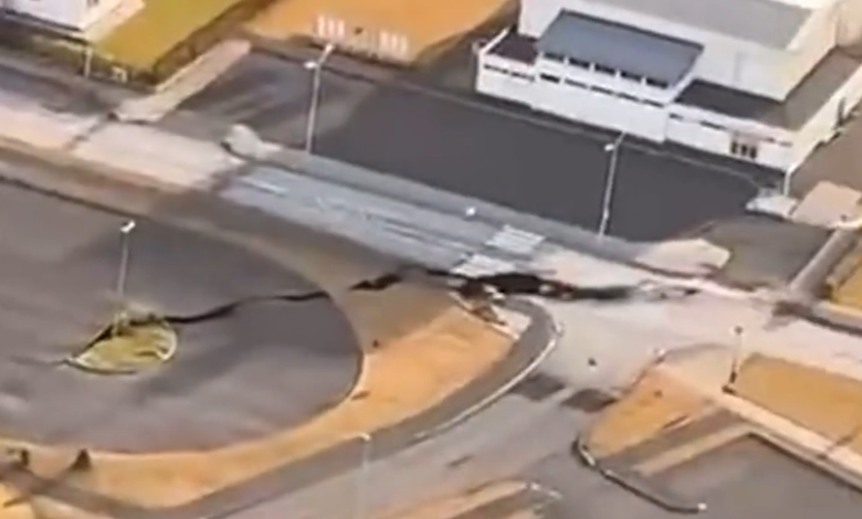 Rreth 900 tërmete u regjistruan sot në Islandën jugore, përveç dhjetëra mijëra pasgoditjeve që kanë goditur rajonin javët e fundit (VIDEO) Rreth 900 tërmete u regjistruan sot në Islandën jugore, përveç dhjetëra mijëra pasgoditjeve që kanë goditur rajonin javët e fundit (VIDEO)