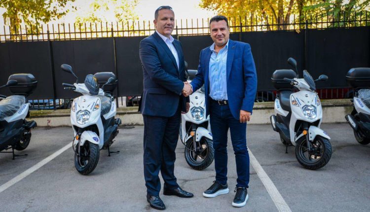 Zoran Zaev dhuron 6 motoçikleta për Policinë e Maqedonisë, Spasovski e falënderon