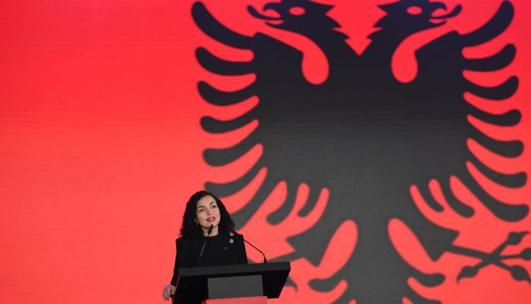 Osmani uron Shqipërinë në 111 vjetorin e pavarësisë: Kosova do të jetë gjithnjë në krah me ju