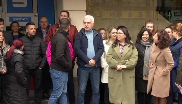 RMV, të punësuarit te Avokatit të Popullit në protestë, të pakënaqur me pagat dhe statusin që kanë si zyrtarë