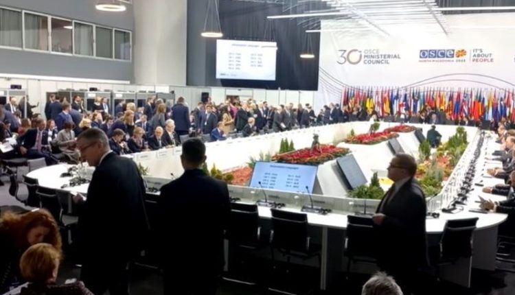Incident në samitin e OSBE-së në Shkup / Diplomati rus merr fjalën, disa delegacione largohen nga salla
