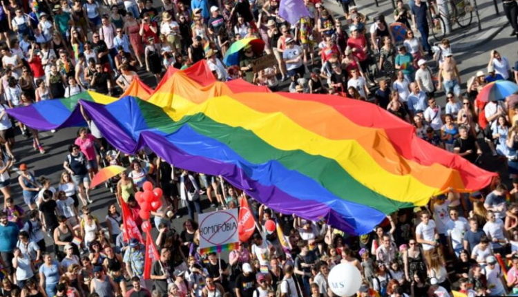 Gjykata ruse shpall “ekstremiste” lëvizjen LGBT