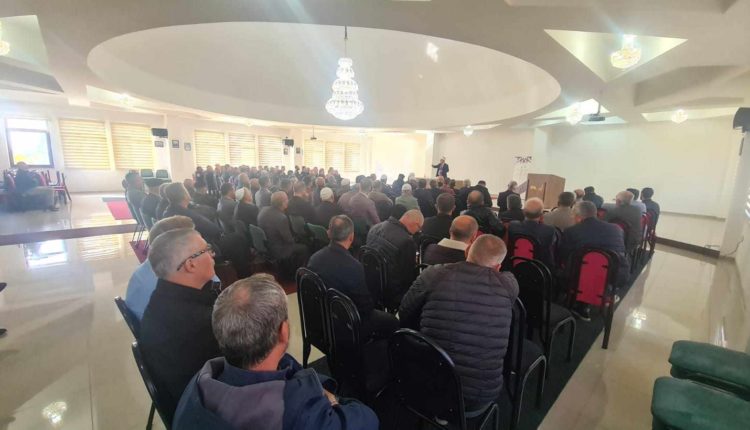 Mexhlisi i Xhamive të  Tetovës kundër vendimeve të Shaqir Fetahut